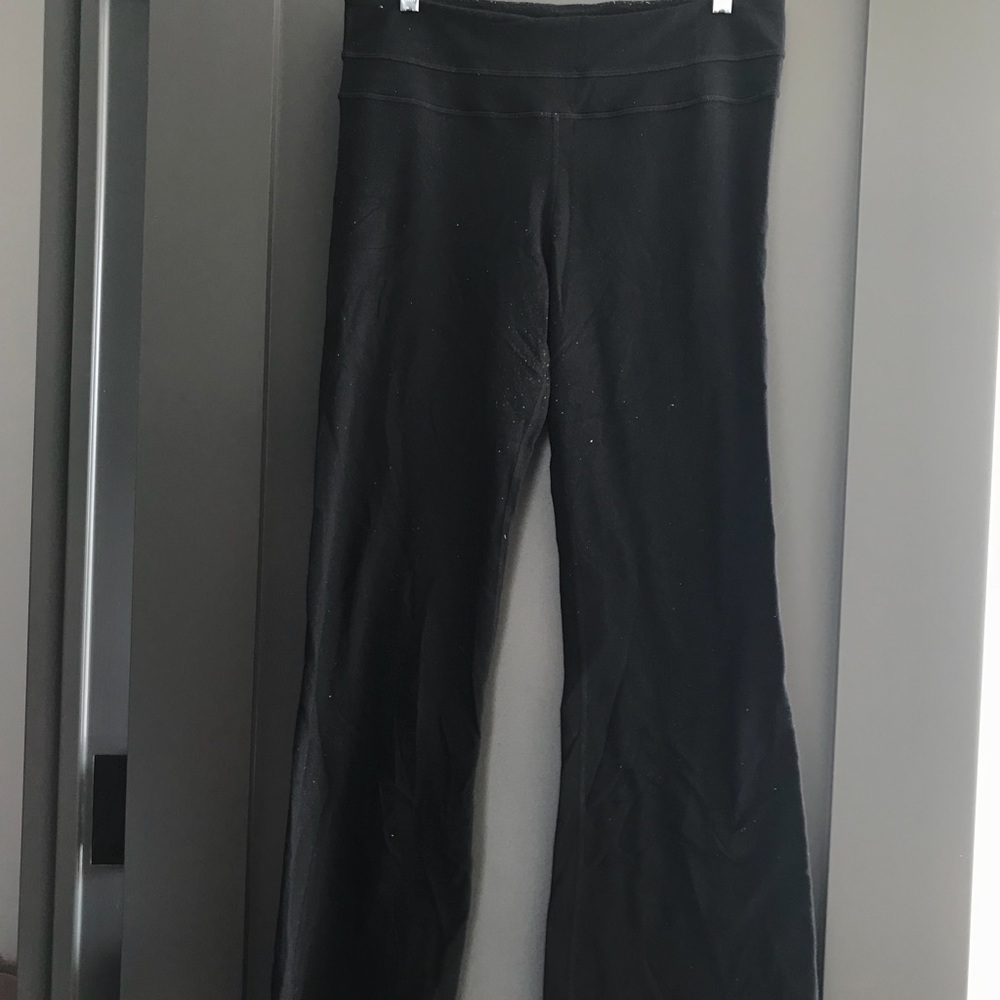 Lululemon Size 10 Groove Pants w extreme pilling🚨